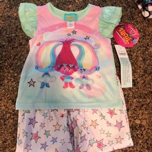 *BNWT* Girls size 5 Trolls 2 Piece Pajamas